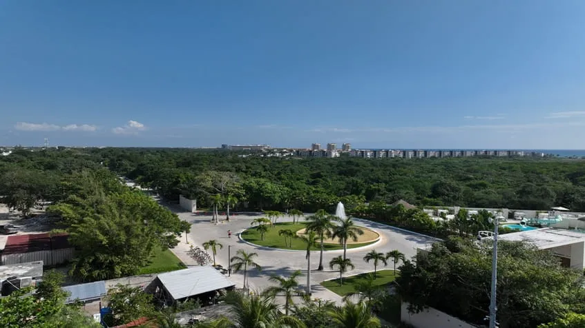 una vista aerea de una explanada en macondo punta esmeralda playa del carmen