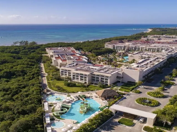 una vista aerea de un desarrollo nuevo en macondo punta esmeralda playa del carmen