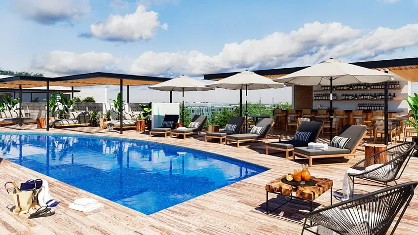 una piscina con camastros en maresol playa estudios