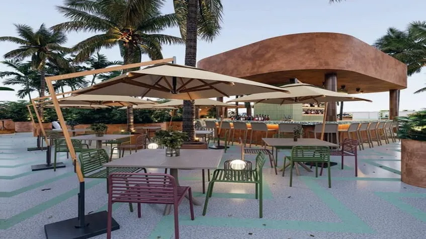 un area de bar con mesas y sillas al aire libre en solar playa studios playa del carmen