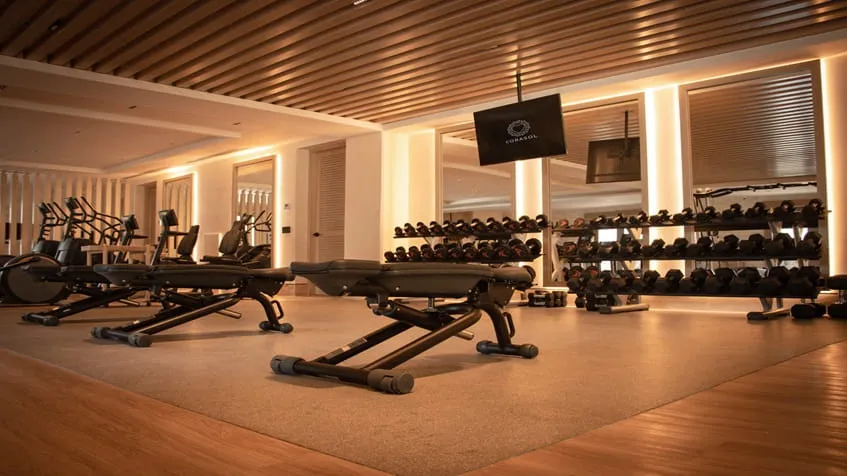 un gimnasio en costa residences corasol playa del carmen