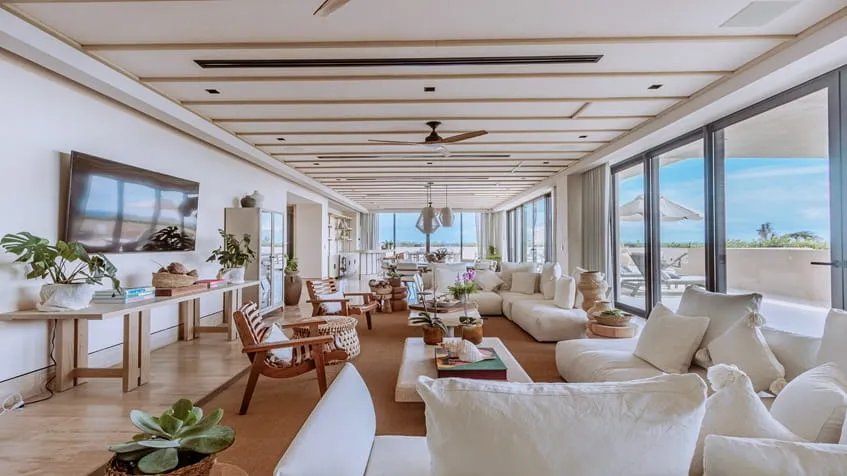 una sala comedor de un pentgarden de lujo en costa residences corasol playa del carmen